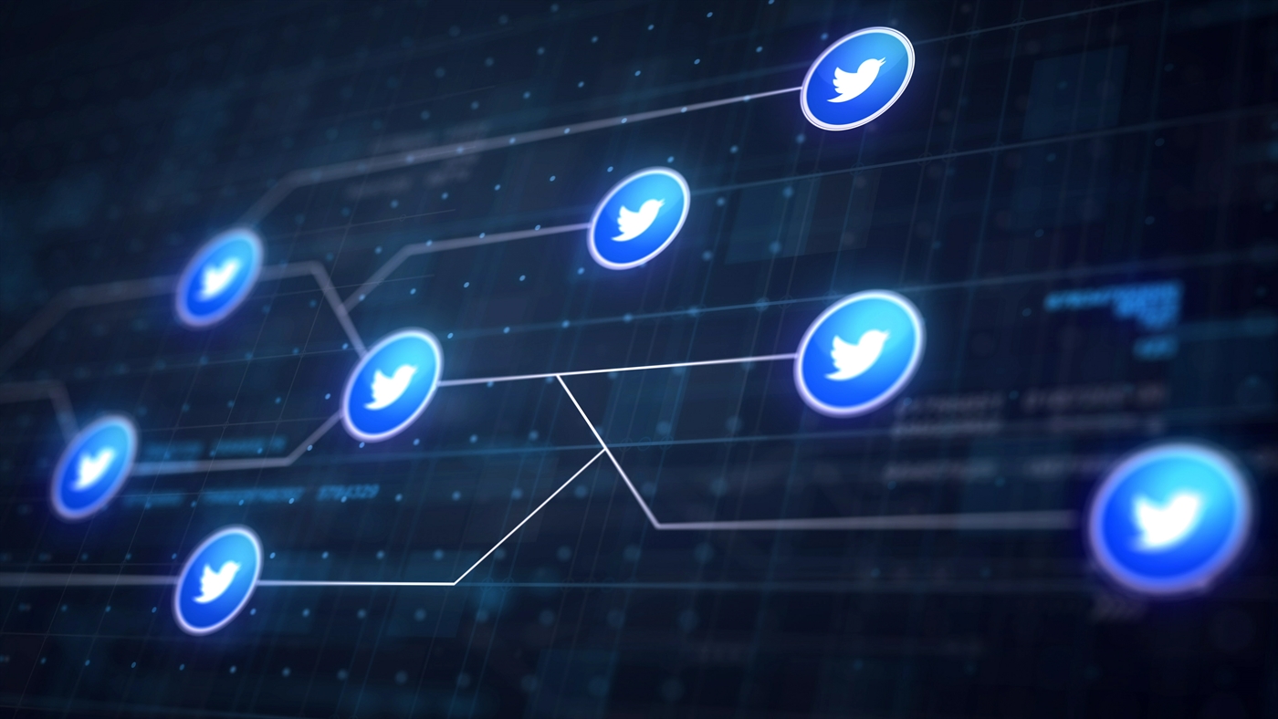 Twitter icon line connection of circuit board | © natanaelginting on Freepik